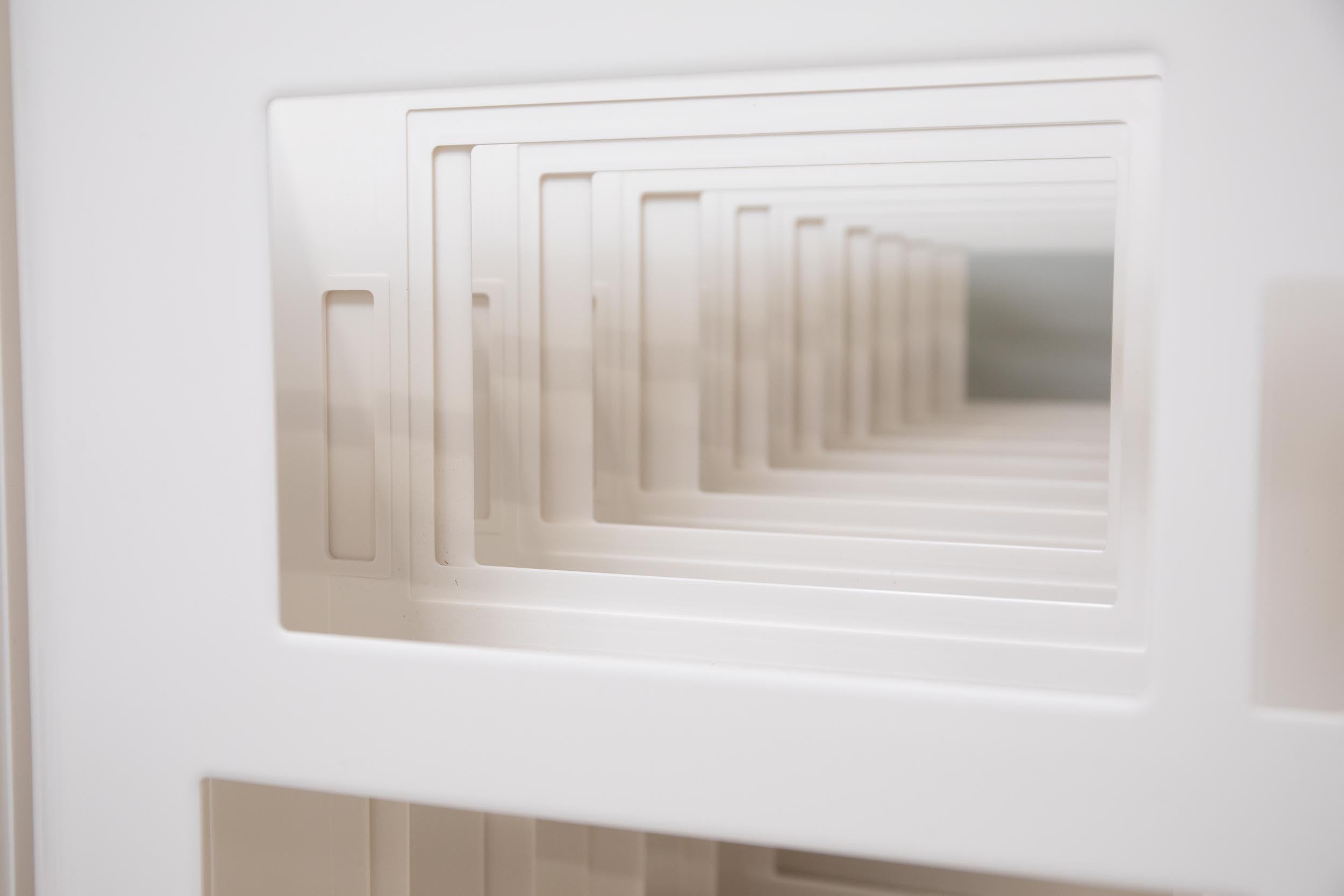 Nahtlos tiefgezogenes Kunststoffbauteil mit komplexer Form – präzise gefertigt im Thermoformverfahren für individuelle und ästhetische Lösungen.