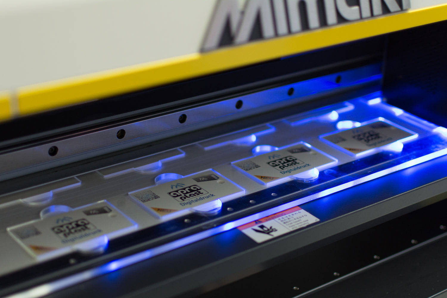 Schutz und Design für hochwertige ElektronikEine hochwertige Oberfläche vereint Ästhetik, Funktionalität und Schutz – besonders bei empfindlicher Elektronik. Mit unserer individuellen Oberflächenveredelung erhalten Ihre Produkte nicht nur eine ansprechende Optik, sondern auch einen effektiven Schutz vor äußeren Einflüssen.